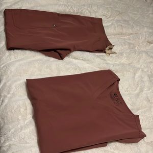 Medium tech collection set in mauve